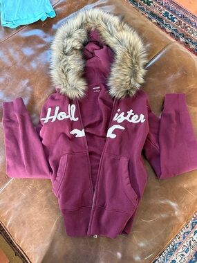 Hollister S Maroon zip-up logo hoodie with fur NWOT